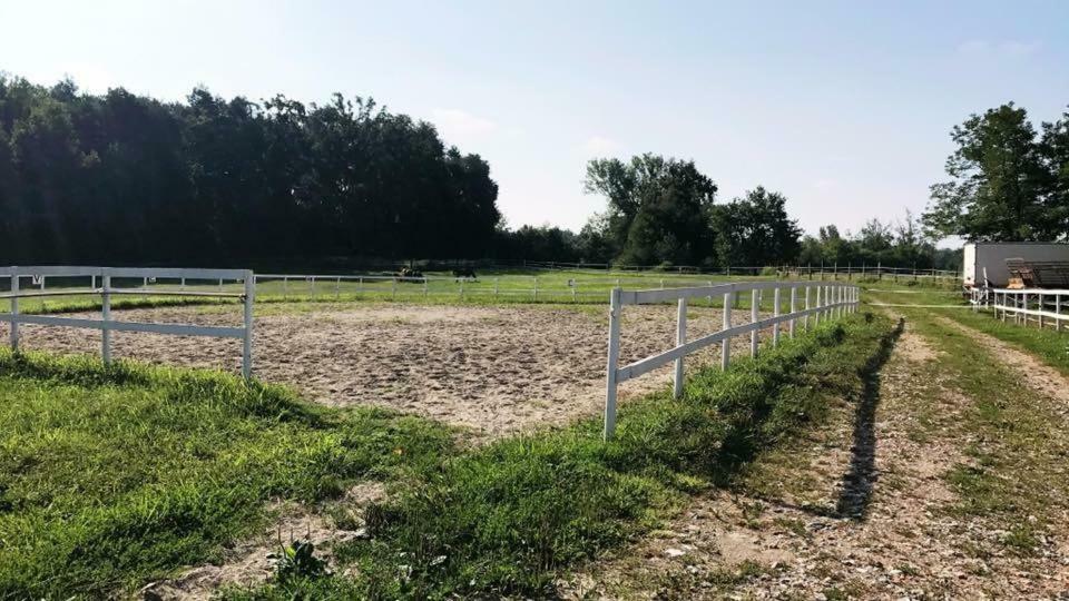 Agriturismo La Fornace Centro Ippico كومو المظهر الخارجي الصورة